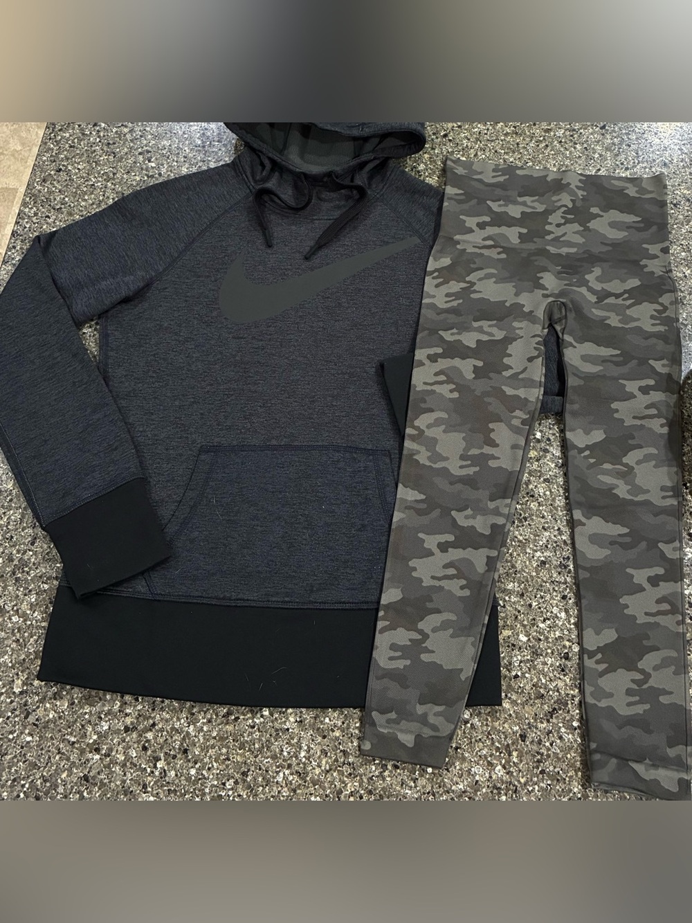 Women’s NIKE/SPANX Therma Fit Hoodie Sweatshirt & Leggings, sz Small